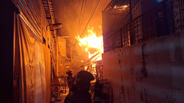 Elderly man injured as late-night blaze guts wooden house in Bang Sue Elderly man injured as late-night blaze guts wooden house in Bang Sue
