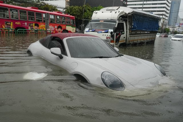 All 50 districts of Bangkok declared facing public disaster due to heavy rain All 50 districts of Bangkok declared facing public disaster due to heavy rain